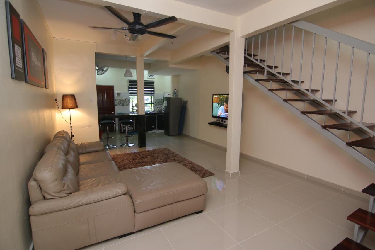 Homestay Hj Esmon 3 Uthm ปาริตราจา ภายนอก รูปภาพ